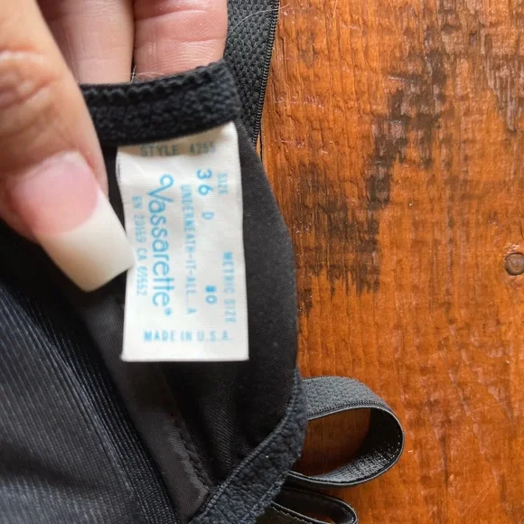 Vassarette Black Lace Underwire Bra - Picture 3 of 4